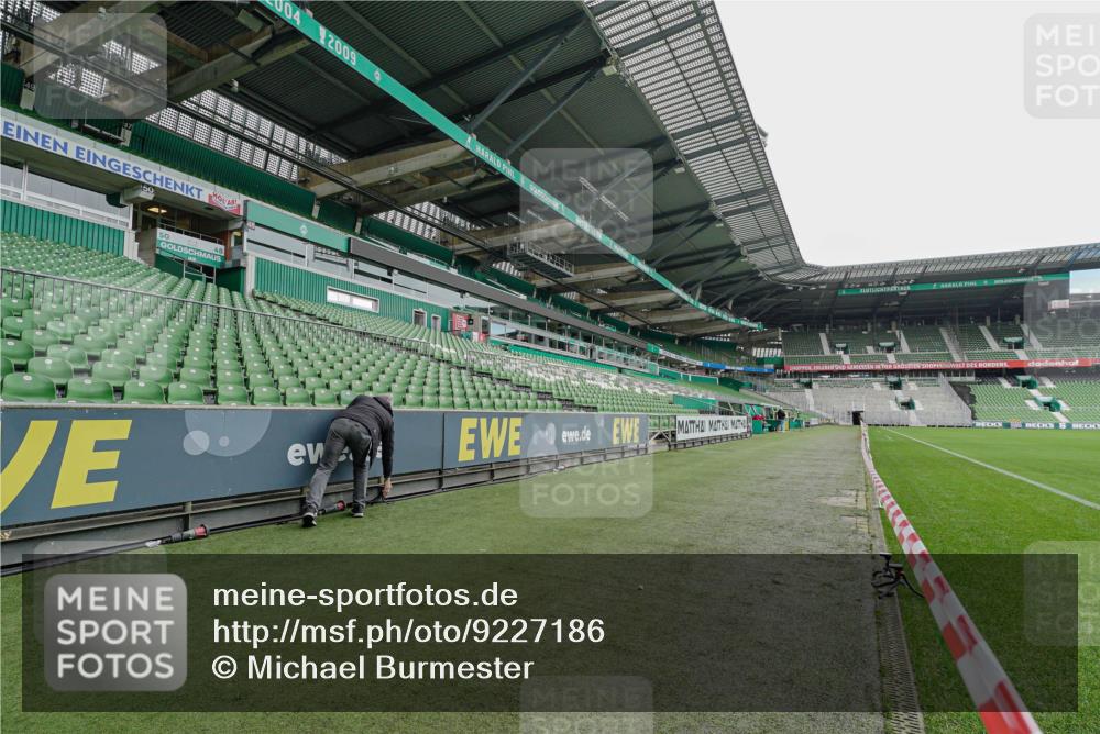 05.10.2025 - 20. swb-Marathon Bremen Michael Burmester http://msf.ph/oto/9227186 05.10.2025 11:49:55 Laufen im Stadion  meine-sportfotos.de