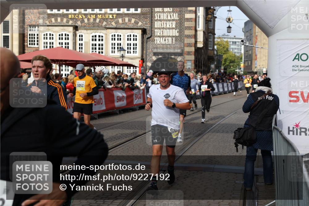 05.10.2025 - 20. swb-Marathon Bremen Yannick Fuchs http://msf.ph/oto/9227192 05.10.2025 11:01:11 Ziel 9208, 9305, 9600, 9954, 10228, 10359, 10477, 10630, 11053, 11719 meine-sportfotos.de