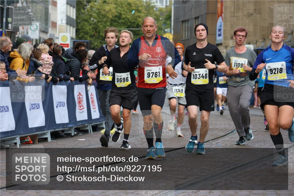 05.10.2025 - 20. swb-Marathon Bremen Strokosch-Dieckow http://msf.ph/oto/9227195 05.10.2025 10:49:48 Ziel 9218, 9369, 9452, 9696, 9761, 9889, 10159, 10346, 10781, 11091, 11749 meine-sportfotos.de