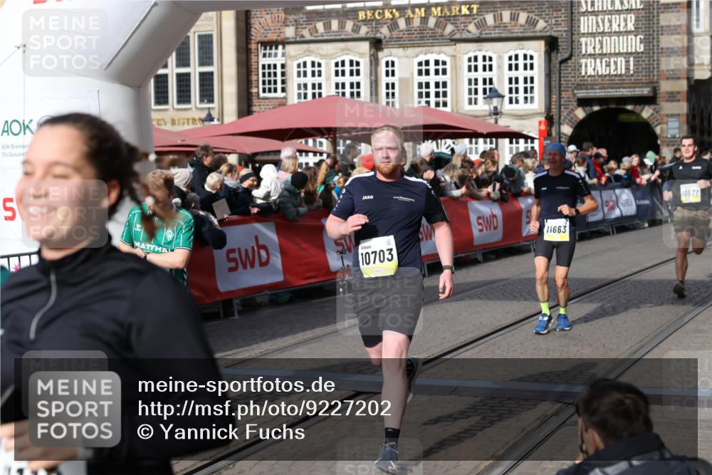 05.10.2025 - 20. swb-Marathon Bremen Yannick Fuchs http://msf.ph/oto/9227202 05.10.2025 10:58:04 Ziel 9221, 9568, 9719, 10219, 10577, 10651, 10703, 10834, 10975, 11023, 11116, 11301, 11469, 11564, 11663 meine-sportfotos.de