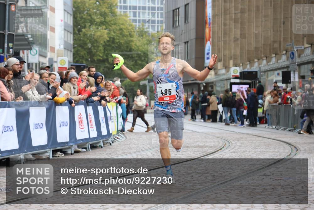 05.10.2025 - 20. swb-Marathon Bremen Strokosch-Dieckow http://msf.ph/oto/9227230 05.10.2025 12:22:06 Ziel 485 meine-sportfotos.de