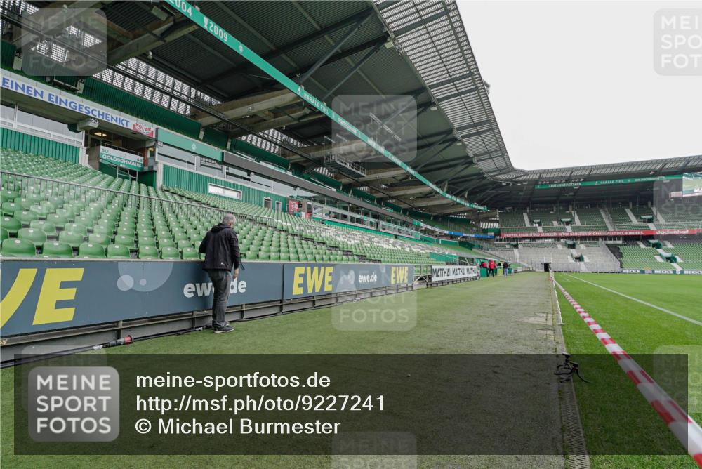 05.10.2025 - 20. swb-Marathon Bremen Michael Burmester http://msf.ph/oto/9227241 05.10.2025 11:51:59 Laufen im Stadion 1040 meine-sportfotos.de