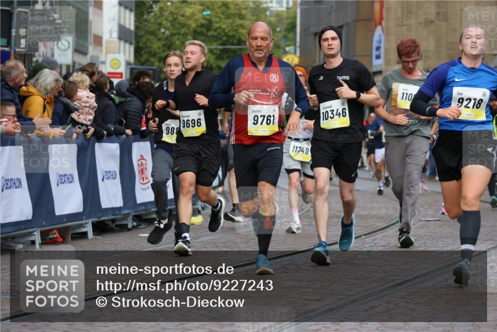 05.10.2025 - 20. swb-Marathon Bremen Strokosch-Dieckow http://msf.ph/oto/9227243 05.10.2025 10:49:48 Ziel 9218, 9369, 9452, 9696, 9761, 9889, 10159, 10346, 10781, 11091, 11749 meine-sportfotos.de