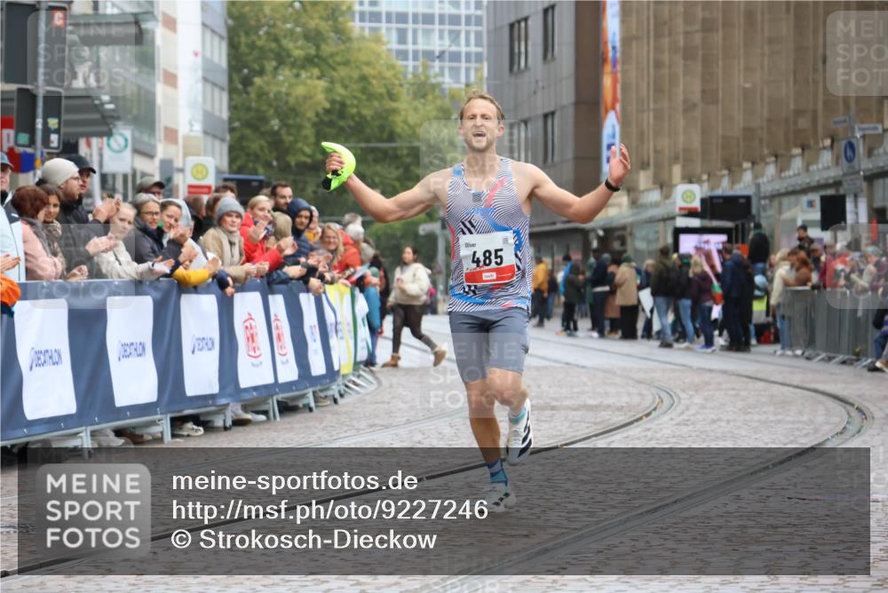 05.10.2025 - 20. swb-Marathon Bremen Strokosch-Dieckow http://msf.ph/oto/9227246 05.10.2025 12:22:06 Ziel 485 meine-sportfotos.de