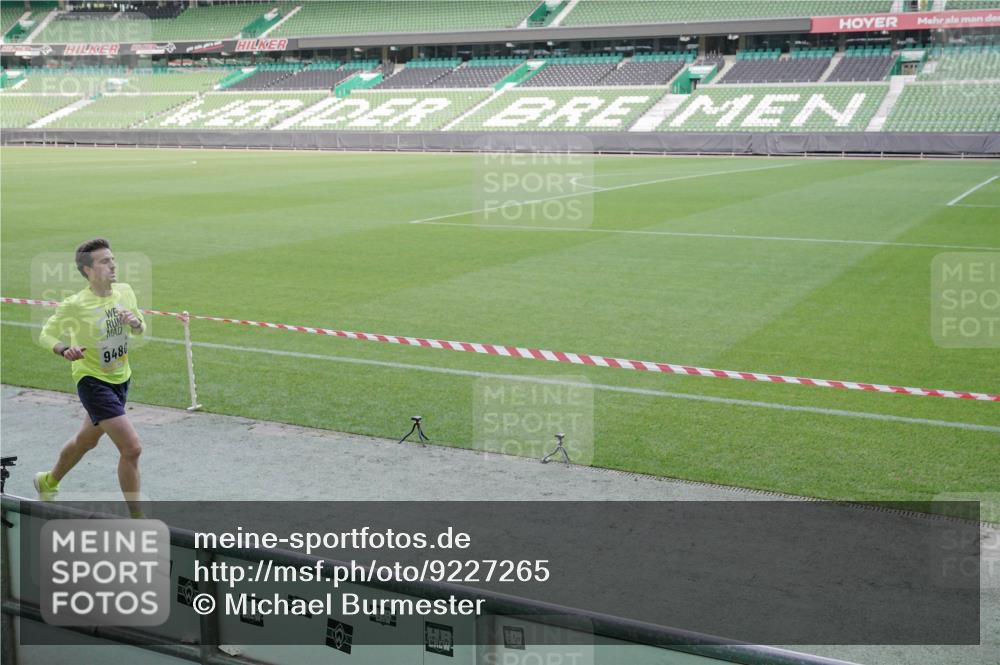 05.10.2025 - 20. swb-Marathon Bremen Michael Burmester http://msf.ph/oto/9227265 05.10.2025 10:21:04 Laufen im Stadion 9336, 9340, 9429, 9480, 9527, 9596, 9694, 9697, 9829, 9833, 10372, 10410, 10476, 10538, 11013, 11185, 11188, 11341, 11443, 11687, 10410, 10476 meine-sportfotos.de