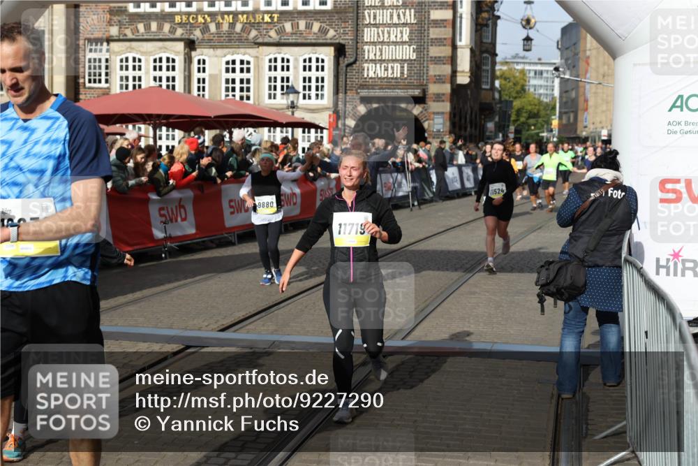 05.10.2025 - 20. swb-Marathon Bremen Yannick Fuchs http://msf.ph/oto/9227290 05.10.2025 11:01:14 Ziel 9208, 9305, 9443, 9880, 9954, 10228, 10359, 10477, 10630, 11053, 11524, 11719 meine-sportfotos.de