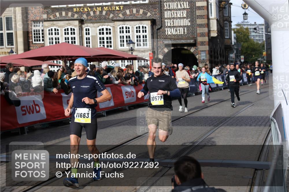 05.10.2025 - 20. swb-Marathon Bremen Yannick Fuchs http://msf.ph/oto/9227292 05.10.2025 10:58:06 Ziel 9221, 9568, 9719, 9872, 10577, 10651, 10703, 10793, 10975, 11023, 11116, 11301, 11469, 11601, 11663 meine-sportfotos.de