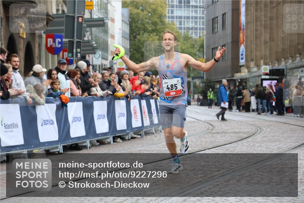 05.10.2025 - 20. swb-Marathon Bremen Strokosch-Dieckow http://msf.ph/oto/9227296 05.10.2025 12:22:07 Ziel 485 meine-sportfotos.de