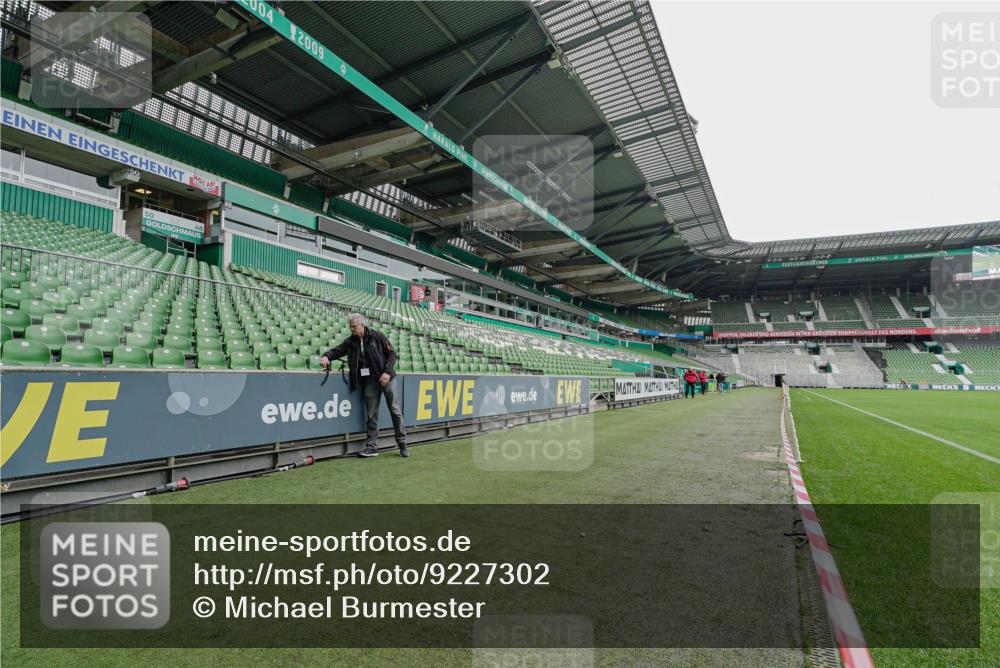 05.10.2025 - 20. swb-Marathon Bremen Michael Burmester http://msf.ph/oto/9227302 05.10.2025 11:52:27 Laufen im Stadion 1040 meine-sportfotos.de