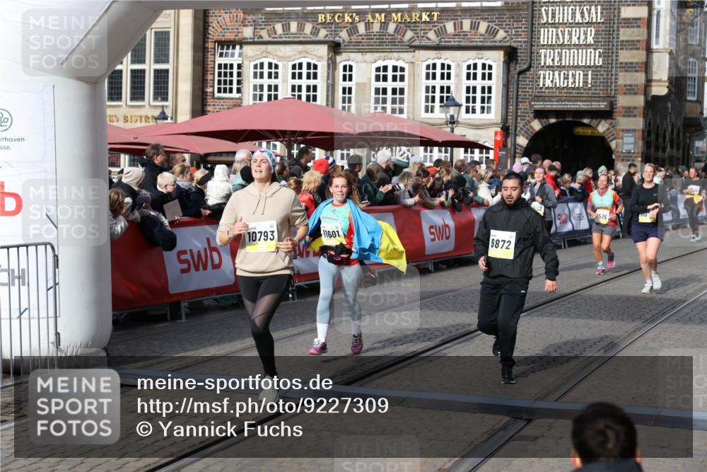 05.10.2025 - 20. swb-Marathon Bremen Yannick Fuchs http://msf.ph/oto/9227309 05.10.2025 10:58:09 Ziel 9568, 9576, 9582, 9719, 9872, 10127, 10395, 10577, 10703, 10793, 11058, 11116, 11301, 11601, 11663 meine-sportfotos.de