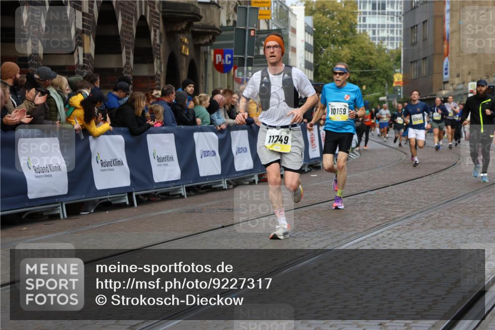 05.10.2025 - 20. swb-Marathon Bremen Strokosch-Dieckow http://msf.ph/oto/9227317 05.10.2025 10:49:53 Ziel 9369, 9693, 9696, 9761, 9803, 9889, 10159, 10346, 10543, 10946, 11091, 11642, 11749 meine-sportfotos.de