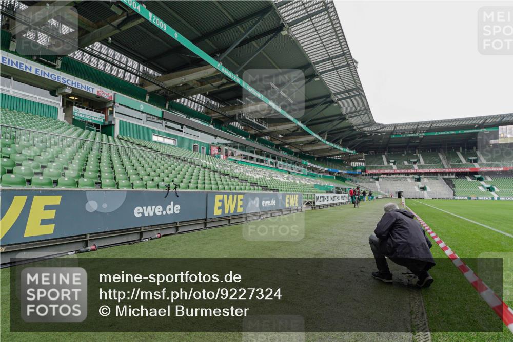 05.10.2025 - 20. swb-Marathon Bremen Michael Burmester http://msf.ph/oto/9227324 05.10.2025 11:52:51 Laufen im Stadion  meine-sportfotos.de
