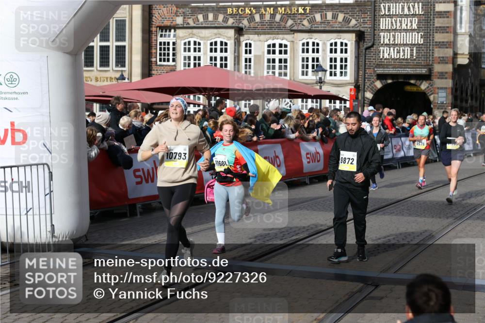 05.10.2025 - 20. swb-Marathon Bremen Yannick Fuchs http://msf.ph/oto/9227326 05.10.2025 10:58:09 Ziel 9568, 9576, 9582, 9719, 9872, 10127, 10395, 10577, 10703, 10793, 11058, 11116, 11301, 11601, 11663 meine-sportfotos.de