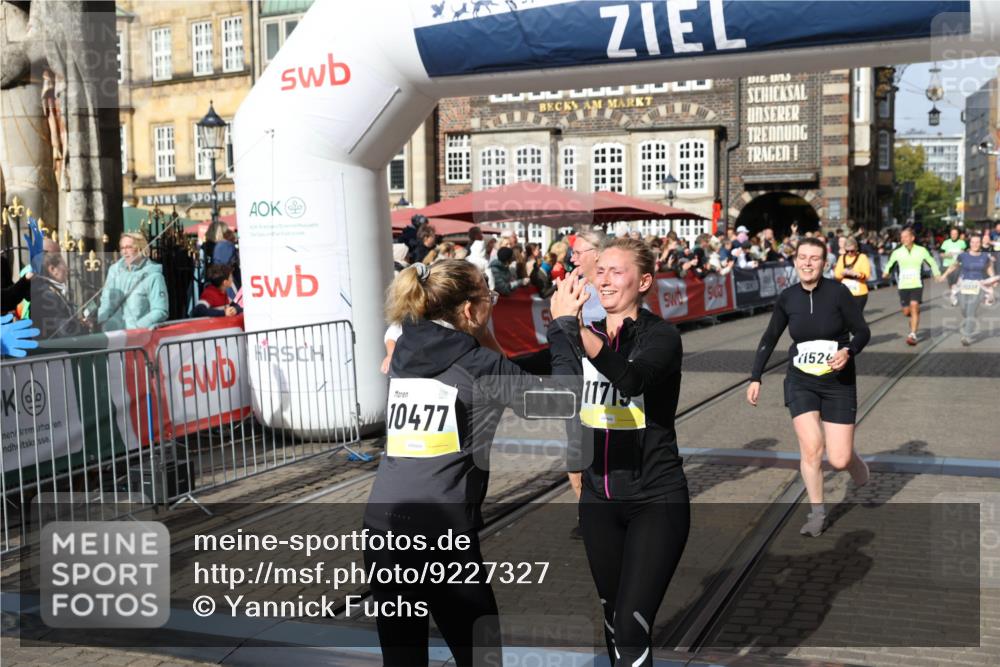 05.10.2025 - 20. swb-Marathon Bremen Yannick Fuchs http://msf.ph/oto/9227327 05.10.2025 11:01:16 Ziel 9182, 9305, 9443, 9880, 9954, 10477, 10630, 10914, 11053, 11337, 11338, 11524, 11719 meine-sportfotos.de