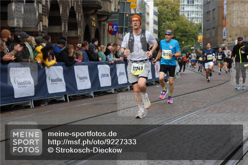 05.10.2025 - 20. swb-Marathon Bremen Strokosch-Dieckow http://msf.ph/oto/9227333 05.10.2025 10:49:53 Ziel 9369, 9693, 9696, 9761, 9803, 9889, 10159, 10346, 10543, 10946, 11091, 11642, 11749 meine-sportfotos.de