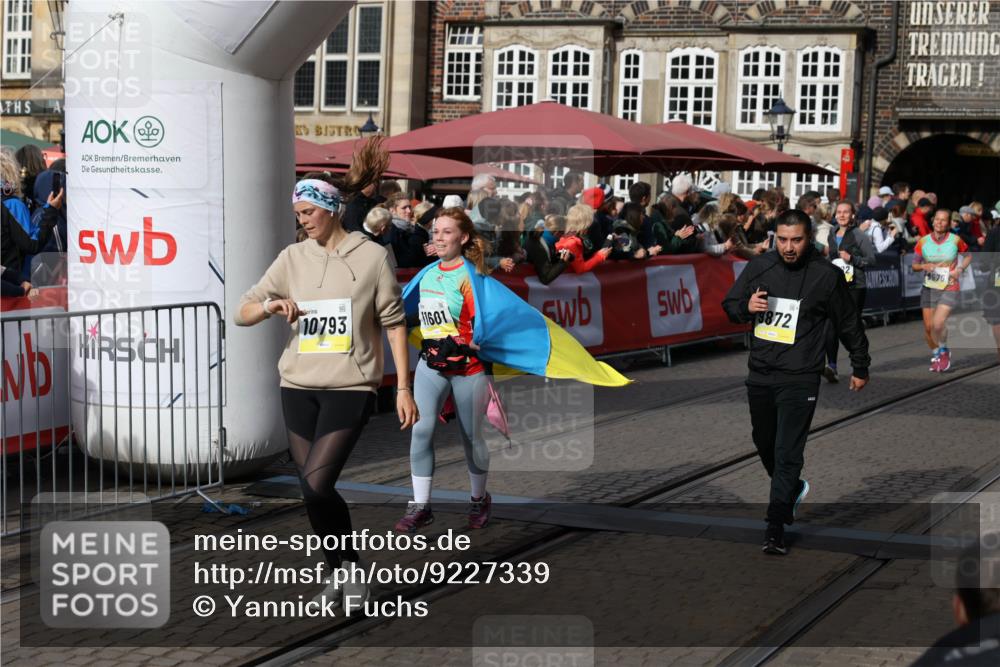 05.10.2025 - 20. swb-Marathon Bremen Yannick Fuchs http://msf.ph/oto/9227339 05.10.2025 10:58:10 Ziel 9568, 9576, 9582, 9872, 10127, 10395, 10459, 10577, 10703, 10793, 11058, 11601, 11663 meine-sportfotos.de