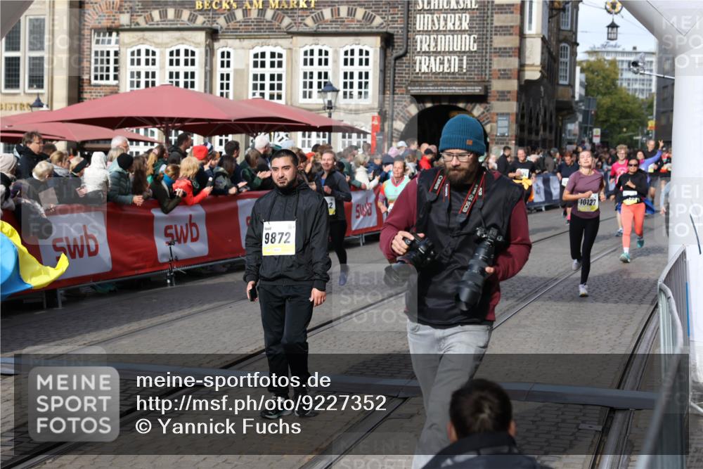 05.10.2025 - 20. swb-Marathon Bremen Yannick Fuchs http://msf.ph/oto/9227352 05.10.2025 10:58:10 Ziel 9568, 9576, 9582, 9872, 10127, 10395, 10459, 10577, 10703, 10793, 11058, 11601, 11663 meine-sportfotos.de
