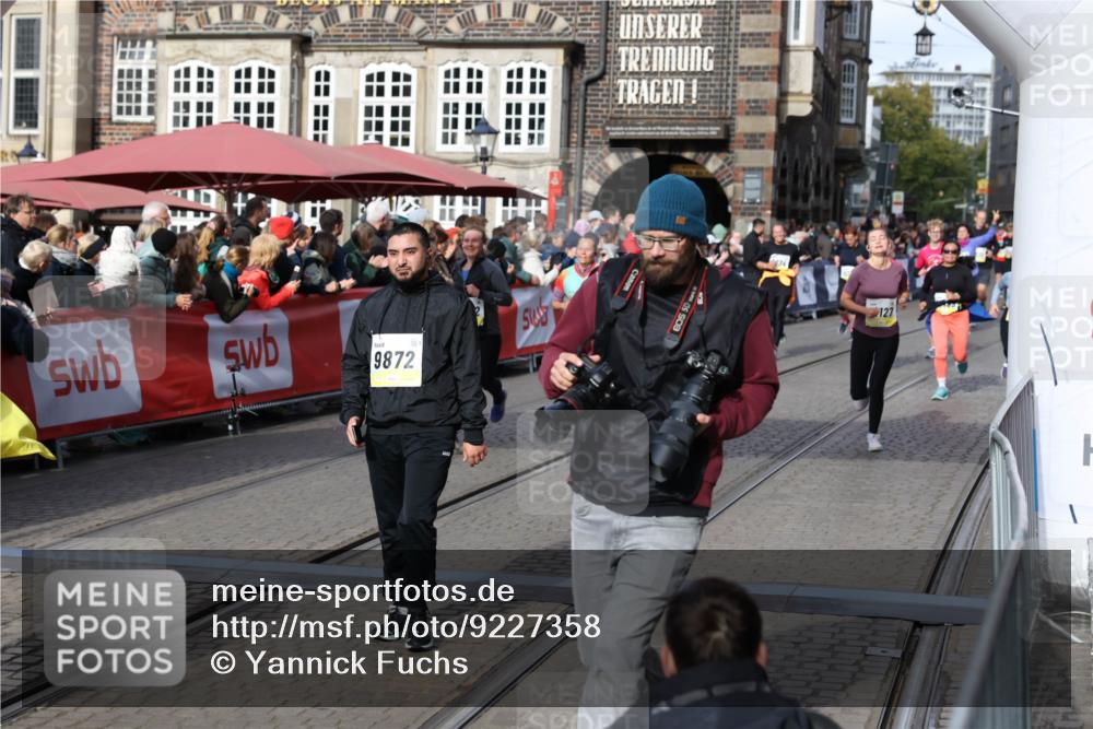05.10.2025 - 20. swb-Marathon Bremen Yannick Fuchs http://msf.ph/oto/9227358 05.10.2025 10:58:11 Ziel 9576, 9582, 9872, 10127, 10395, 10459, 10577, 10793, 11058, 11601, 11663 meine-sportfotos.de