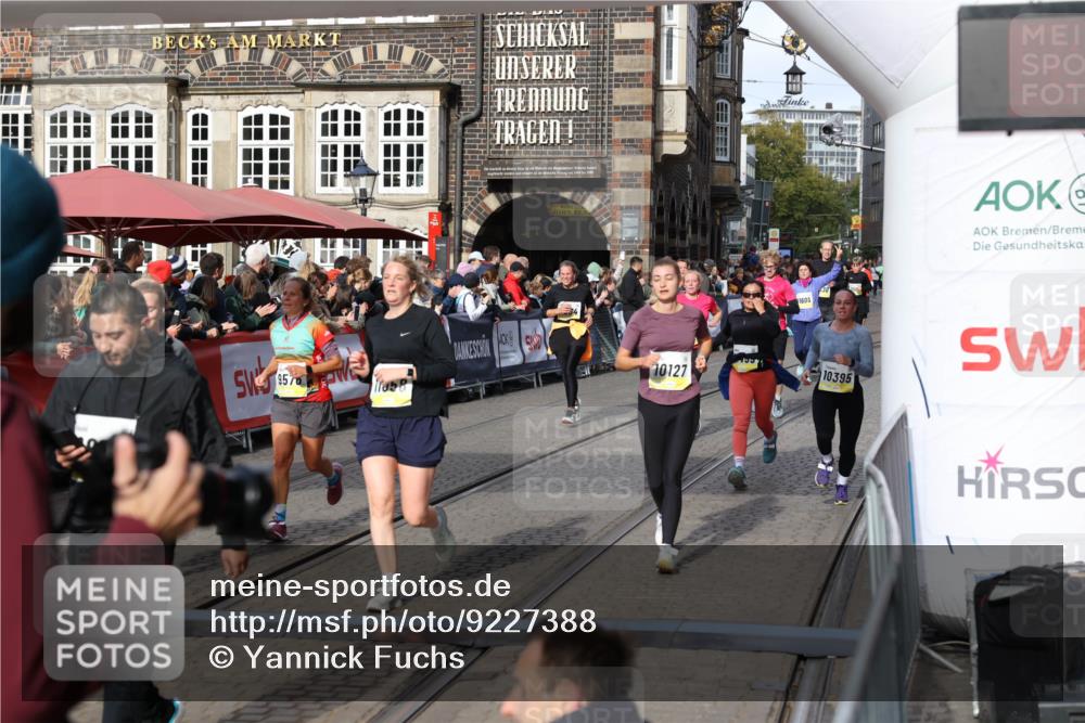 05.10.2025 - 20. swb-Marathon Bremen Yannick Fuchs http://msf.ph/oto/9227388 05.10.2025 10:58:12 Ziel 9576, 9582, 9634, 9872, 10127, 10377, 10395, 10459, 10577, 10620, 10793, 11058, 11601, 11663 meine-sportfotos.de