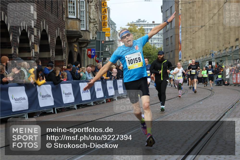 05.10.2025 - 20. swb-Marathon Bremen Strokosch-Dieckow http://msf.ph/oto/9227394 05.10.2025 10:49:55 Ziel 9369, 9676, 9693, 9696, 9803, 10159, 10543, 10868, 10946, 11091, 11642, 11749 meine-sportfotos.de