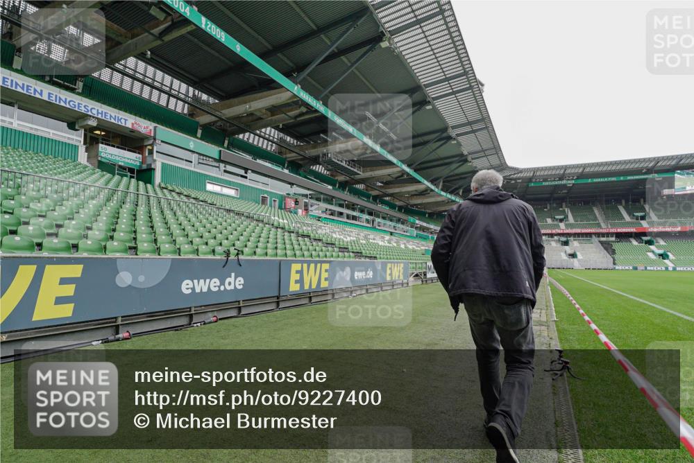 05.10.2025 - 20. swb-Marathon Bremen Michael Burmester http://msf.ph/oto/9227400 05.10.2025 11:53:10 Laufen im Stadion 408 meine-sportfotos.de