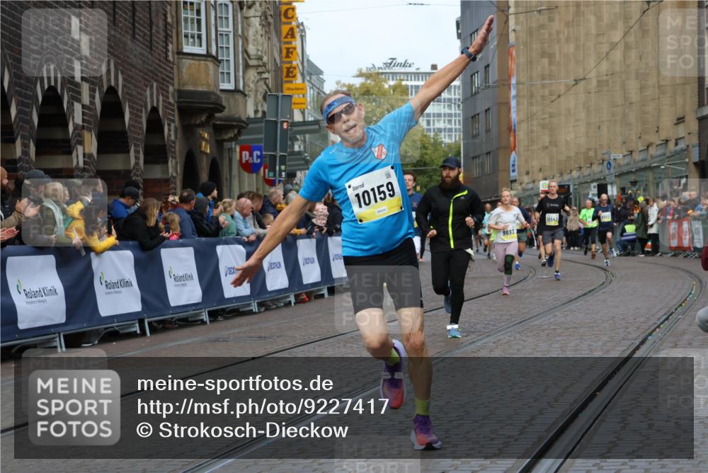 05.10.2025 - 20. swb-Marathon Bremen Strokosch-Dieckow http://msf.ph/oto/9227417 05.10.2025 10:49:55 Ziel 9369, 9676, 9693, 9696, 9803, 10159, 10543, 10868, 10946, 11091, 11642, 11749 meine-sportfotos.de