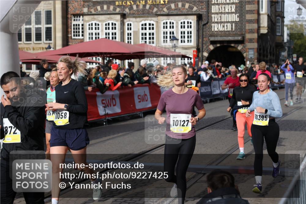 05.10.2025 - 20. swb-Marathon Bremen Yannick Fuchs http://msf.ph/oto/9227425 05.10.2025 10:58:13 Ziel 9576, 9582, 9634, 9872, 10127, 10377, 10395, 10459, 10620, 10793, 11058, 11601 meine-sportfotos.de