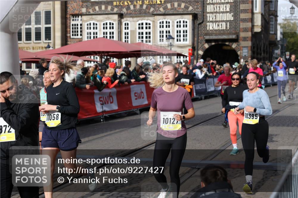 05.10.2025 - 20. swb-Marathon Bremen Yannick Fuchs http://msf.ph/oto/9227427 05.10.2025 10:58:13 Ziel 9576, 9582, 9634, 9872, 10127, 10377, 10395, 10459, 10620, 10793, 11058, 11601 meine-sportfotos.de