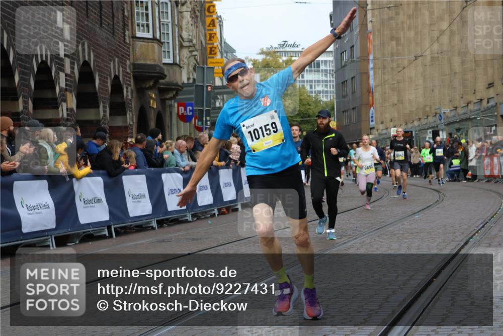 05.10.2025 - 20. swb-Marathon Bremen Strokosch-Dieckow http://msf.ph/oto/9227431 05.10.2025 10:49:55 Ziel 9369, 9676, 9693, 9696, 9803, 10159, 10543, 10868, 10946, 11091, 11642, 11749 meine-sportfotos.de