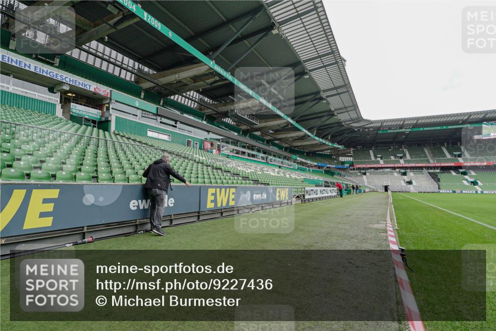 05.10.2025 - 20. swb-Marathon Bremen Michael Burmester http://msf.ph/oto/9227436 05.10.2025 11:53:42 Laufen im Stadion 408 meine-sportfotos.de