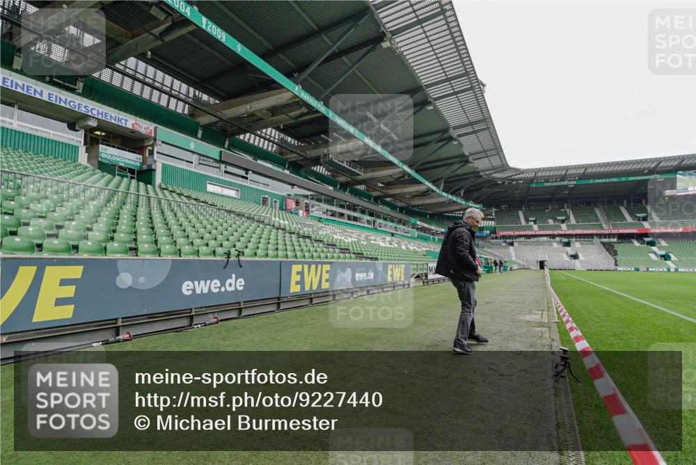 05.10.2025 - 20. swb-Marathon Bremen Michael Burmester http://msf.ph/oto/9227440 05.10.2025 11:53:49 Laufen im Stadion 408 meine-sportfotos.de