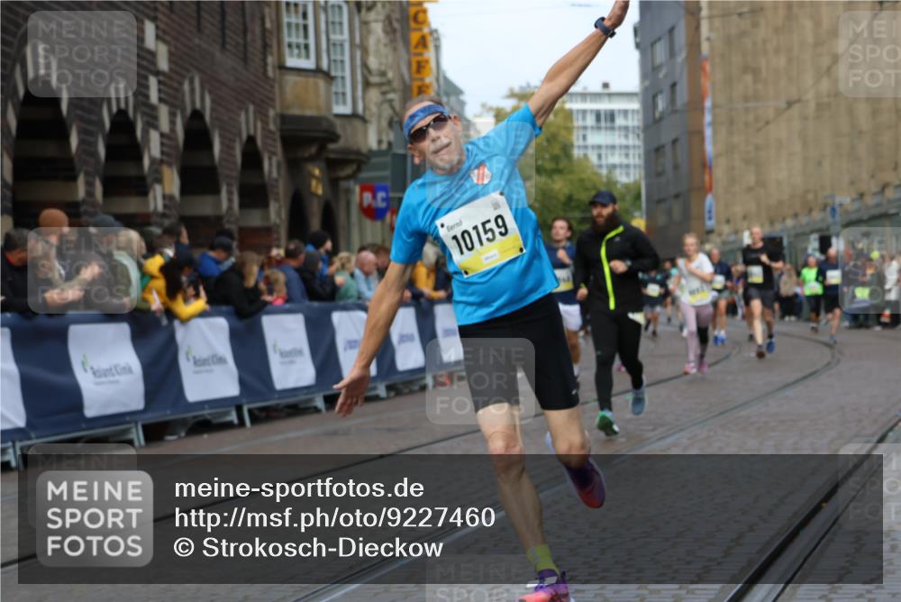 05.10.2025 - 20. swb-Marathon Bremen Strokosch-Dieckow http://msf.ph/oto/9227460 05.10.2025 10:49:56 Ziel 9676, 9693, 9803, 10159, 10543, 10868, 10946, 11642, 11749 meine-sportfotos.de
