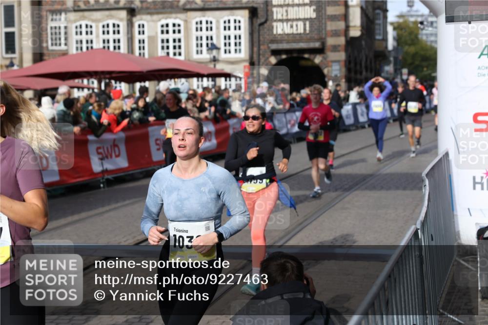 05.10.2025 - 20. swb-Marathon Bremen Yannick Fuchs http://msf.ph/oto/9227463 05.10.2025 10:58:14 Ziel 9576, 9582, 9634, 9872, 10127, 10377, 10395, 10398, 10459, 10620, 10793, 11058, 11601, 11608 meine-sportfotos.de