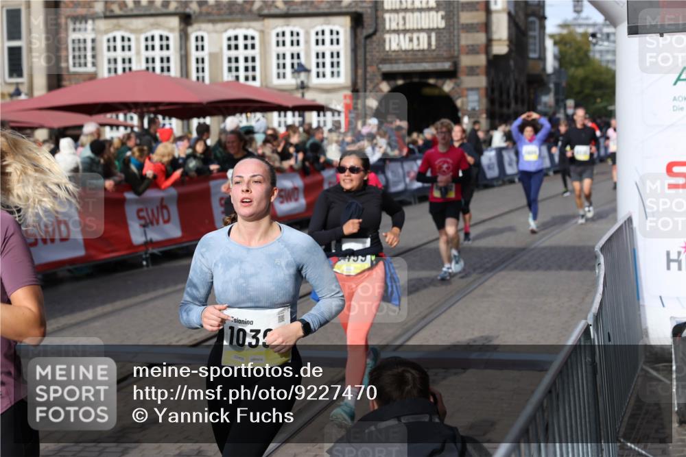 05.10.2025 - 20. swb-Marathon Bremen Yannick Fuchs http://msf.ph/oto/9227470 05.10.2025 10:58:14 Ziel 9576, 9582, 9634, 9872, 10127, 10377, 10395, 10398, 10459, 10620, 10793, 11058, 11601, 11608 meine-sportfotos.de