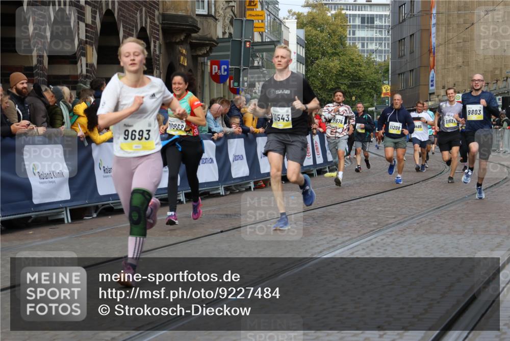05.10.2025 - 20. swb-Marathon Bremen Strokosch-Dieckow http://msf.ph/oto/9227484 05.10.2025 10:50:00 Ziel 9485, 9676, 9693, 9787, 9803, 10246, 10543, 10868, 10946, 11208, 11288, 11295, 11621, 11642 meine-sportfotos.de