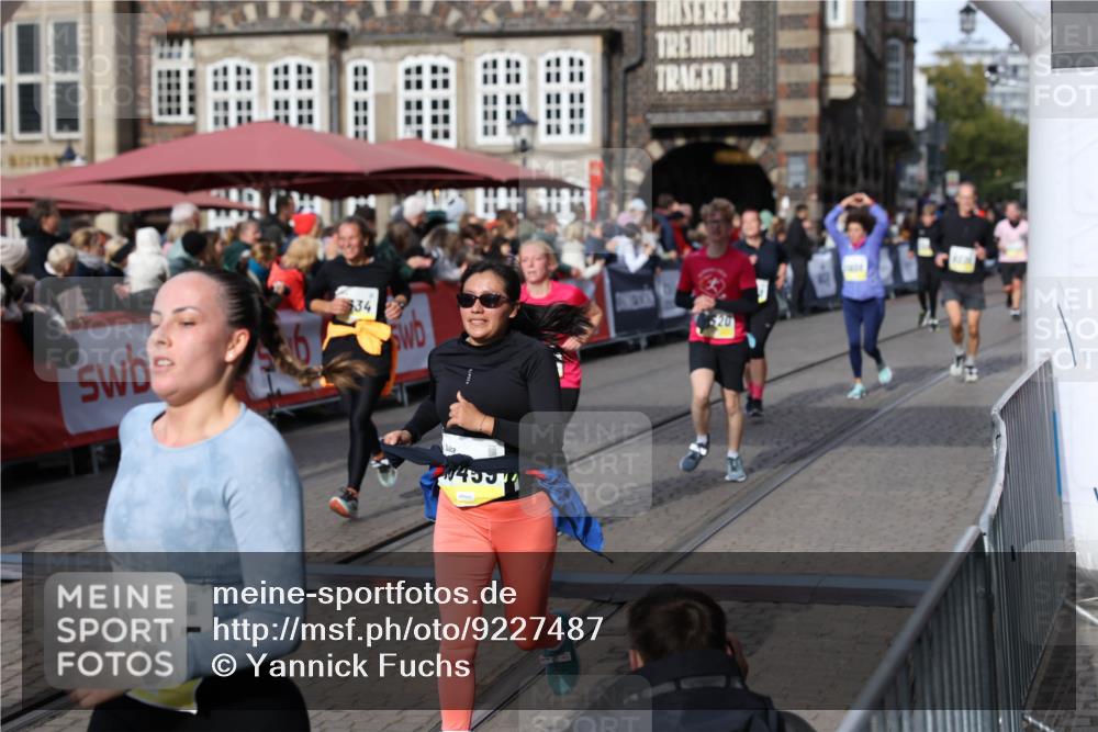 05.10.2025 - 20. swb-Marathon Bremen Yannick Fuchs http://msf.ph/oto/9227487 05.10.2025 10:58:15 Ziel 9330, 9576, 9582, 9634, 9872, 10127, 10377, 10395, 10398, 10459, 10620, 10793, 11058, 11601, 11608 meine-sportfotos.de