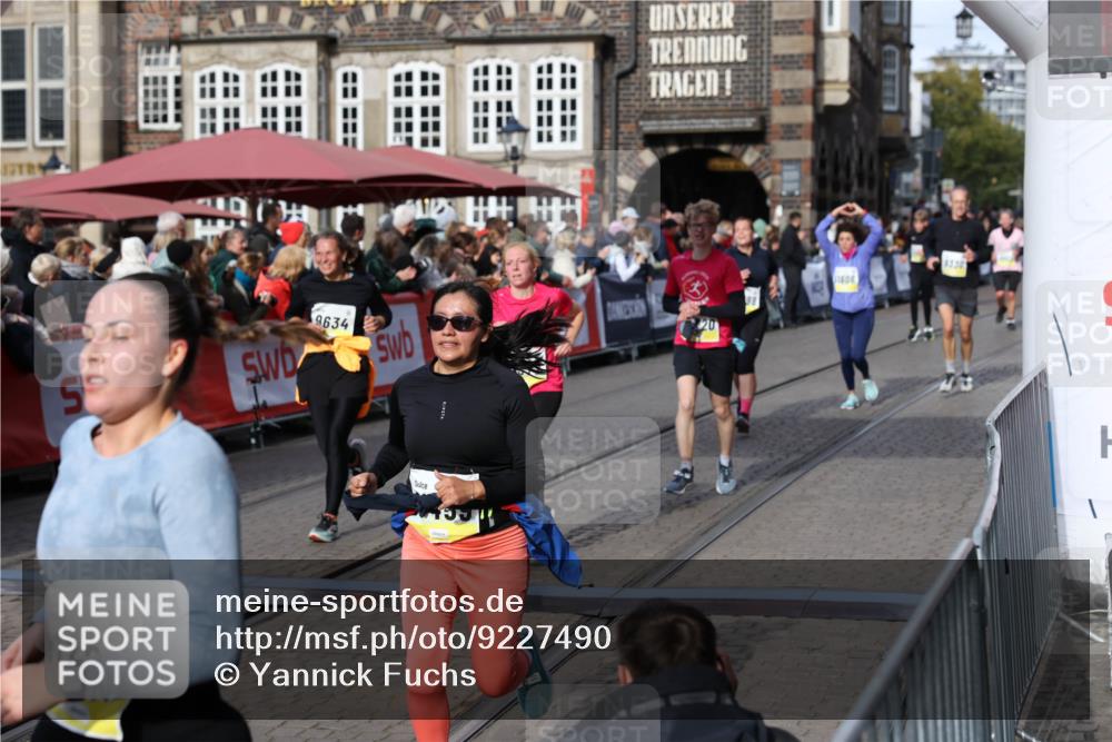05.10.2025 - 20. swb-Marathon Bremen Yannick Fuchs http://msf.ph/oto/9227490 05.10.2025 10:58:15 Ziel 9330, 9576, 9582, 9634, 9872, 10127, 10377, 10395, 10398, 10459, 10620, 10793, 11058, 11601, 11608 meine-sportfotos.de