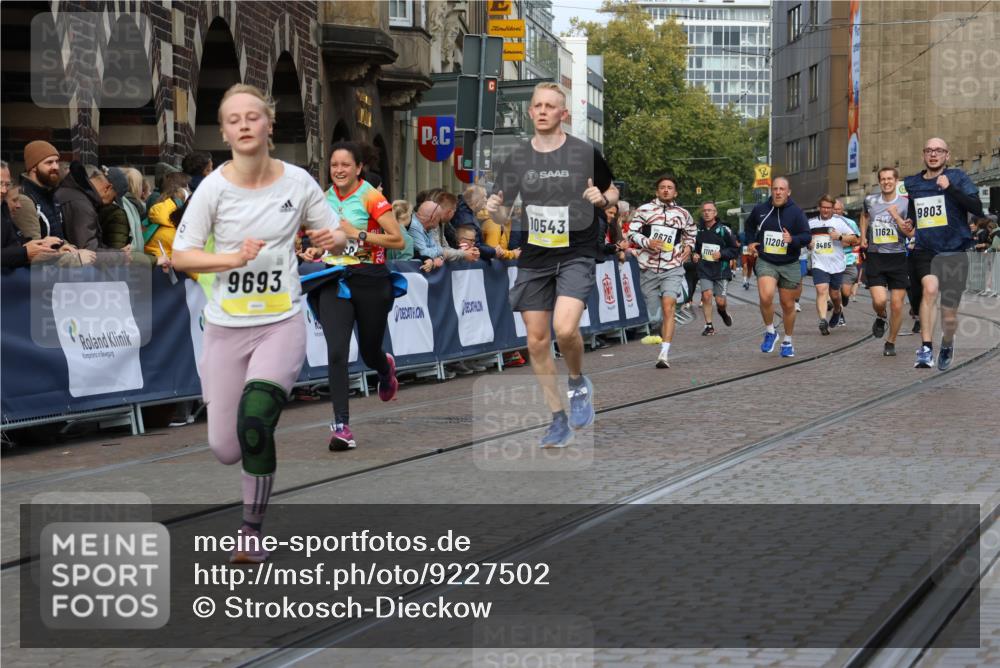 05.10.2025 - 20. swb-Marathon Bremen Strokosch-Dieckow http://msf.ph/oto/9227502 05.10.2025 10:50:00 Ziel 9485, 9676, 9693, 9787, 9803, 10246, 10543, 10868, 10946, 11208, 11288, 11295, 11621, 11642 meine-sportfotos.de