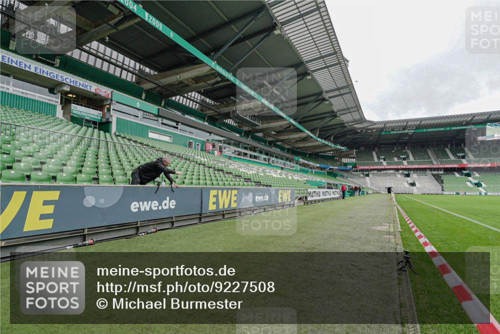 05.10.2025 - 20. swb-Marathon Bremen Michael Burmester http://msf.ph/oto/9227508 05.10.2025 11:56:20 Laufen im Stadion 49 meine-sportfotos.de