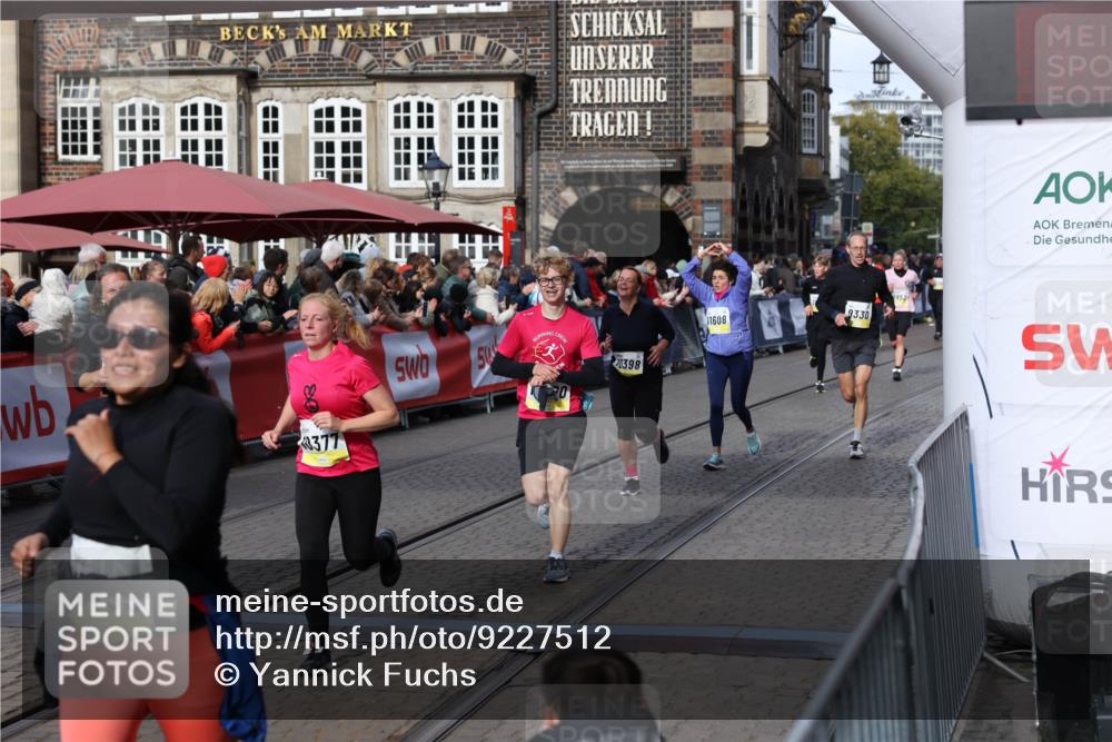 05.10.2025 - 20. swb-Marathon Bremen Yannick Fuchs http://msf.ph/oto/9227512 05.10.2025 10:58:15 Ziel 9330, 9576, 9582, 9634, 9872, 10127, 10377, 10395, 10398, 10459, 10620, 10793, 11058, 11601, 11608 meine-sportfotos.de