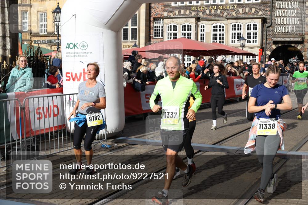 05.10.2025 - 20. swb-Marathon Bremen Yannick Fuchs http://msf.ph/oto/9227521 05.10.2025 11:01:21 Ziel 9182, 9443, 9613, 9880, 10544, 10762, 10914, 11337, 11338, 11524, 11597, 11680 meine-sportfotos.de