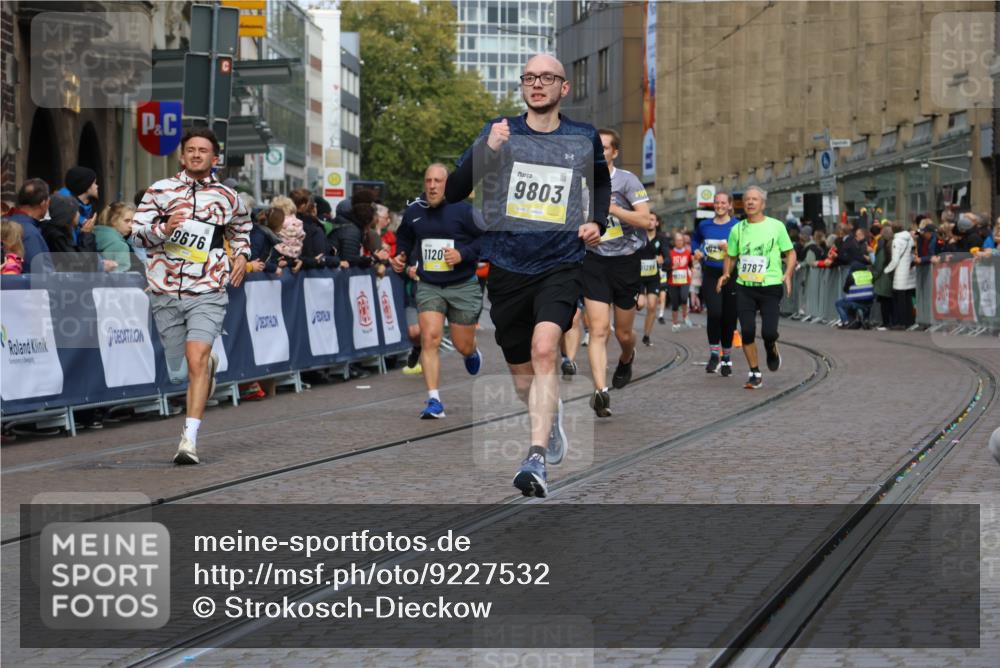 05.10.2025 - 20. swb-Marathon Bremen Strokosch-Dieckow http://msf.ph/oto/9227532 05.10.2025 10:50:02 Ziel 9485, 9676, 9693, 9787, 9803, 10246, 10543, 10868, 11104, 11208, 11288, 11295, 11621 meine-sportfotos.de