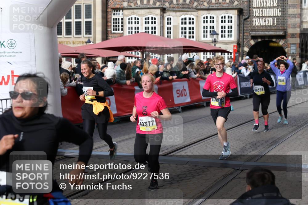 05.10.2025 - 20. swb-Marathon Bremen Yannick Fuchs http://msf.ph/oto/9227536 05.10.2025 10:58:16 Ziel 9330, 9576, 9582, 9634, 9872, 10127, 10377, 10395, 10398, 10459, 10620, 11058, 11601, 11608 meine-sportfotos.de