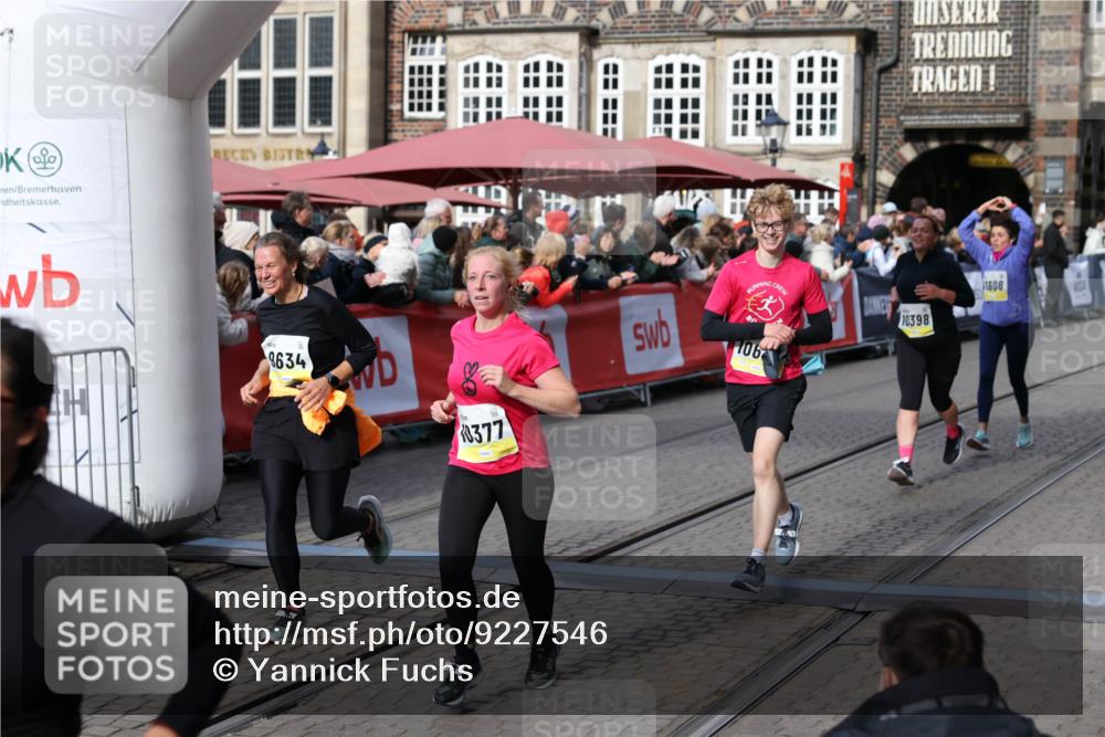 05.10.2025 - 20. swb-Marathon Bremen Yannick Fuchs http://msf.ph/oto/9227546 05.10.2025 10:58:16 Ziel 9330, 9576, 9582, 9634, 9872, 10127, 10377, 10395, 10398, 10459, 10620, 11058, 11601, 11608 meine-sportfotos.de