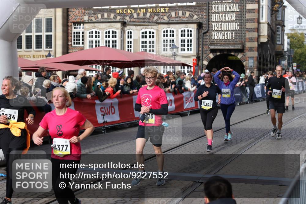05.10.2025 - 20. swb-Marathon Bremen Yannick Fuchs http://msf.ph/oto/9227552 05.10.2025 10:58:16 Ziel 9330, 9576, 9582, 9634, 9872, 10127, 10377, 10395, 10398, 10459, 10620, 11058, 11601, 11608 meine-sportfotos.de