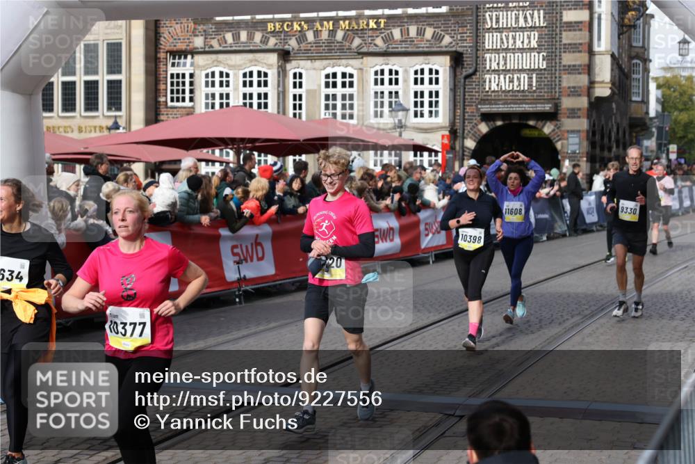 05.10.2025 - 20. swb-Marathon Bremen Yannick Fuchs http://msf.ph/oto/9227556 05.10.2025 10:58:16 Ziel 9330, 9576, 9582, 9634, 9872, 10127, 10377, 10395, 10398, 10459, 10620, 11058, 11601, 11608 meine-sportfotos.de