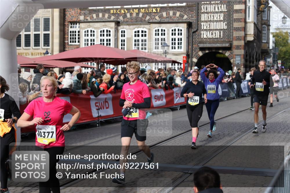 05.10.2025 - 20. swb-Marathon Bremen Yannick Fuchs http://msf.ph/oto/9227561 05.10.2025 10:58:16 Ziel 9330, 9576, 9582, 9634, 9872, 10127, 10377, 10395, 10398, 10459, 10620, 11058, 11601, 11608 meine-sportfotos.de