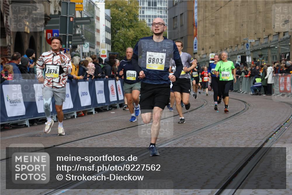 05.10.2025 - 20. swb-Marathon Bremen Strokosch-Dieckow http://msf.ph/oto/9227562 05.10.2025 10:50:02 Ziel 9485, 9676, 9693, 9787, 9803, 10246, 10543, 10868, 11104, 11208, 11288, 11295, 11621 meine-sportfotos.de