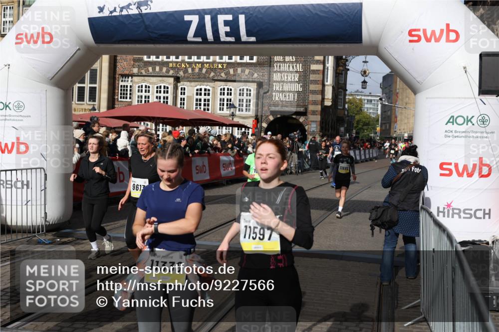 05.10.2025 - 20. swb-Marathon Bremen Yannick Fuchs http://msf.ph/oto/9227566 05.10.2025 11:01:22 Ziel 9182, 9443, 9613, 9880, 10544, 10762, 10914, 11337, 11338, 11524, 11597, 11680 meine-sportfotos.de