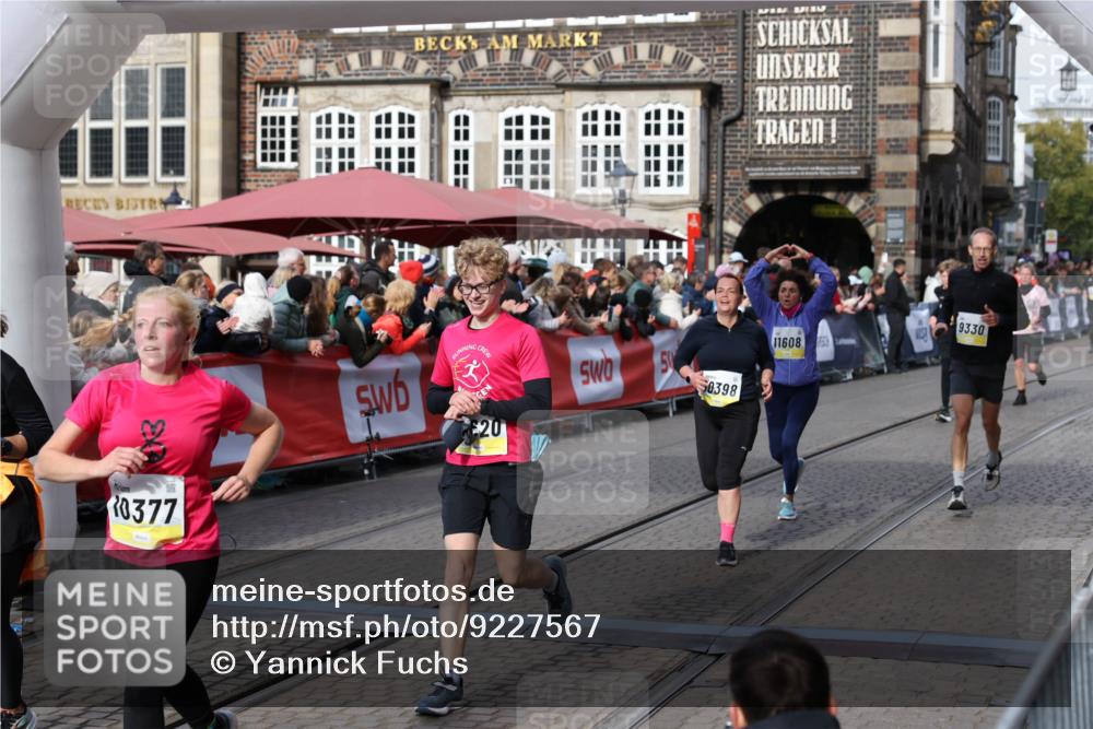 05.10.2025 - 20. swb-Marathon Bremen Yannick Fuchs http://msf.ph/oto/9227567 05.10.2025 10:58:16 Ziel 9330, 9576, 9582, 9634, 9872, 10127, 10377, 10395, 10398, 10459, 10620, 11058, 11601, 11608 meine-sportfotos.de
